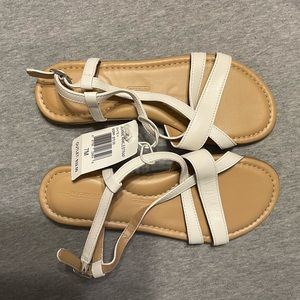 White jeanie rockport sandals